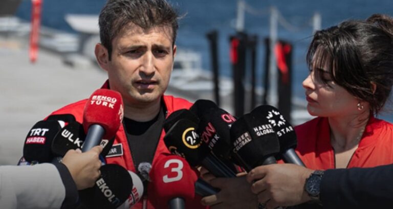 neden-mikrofonda-komutanlar-degil-erdoganin-damadi-selcuk-bayraktar-var-MVL6i9x1.jpg
