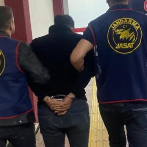 samsunda firari hukumlu kardesinin kimligiyle saklanirken yakalandi 14LQtTlt