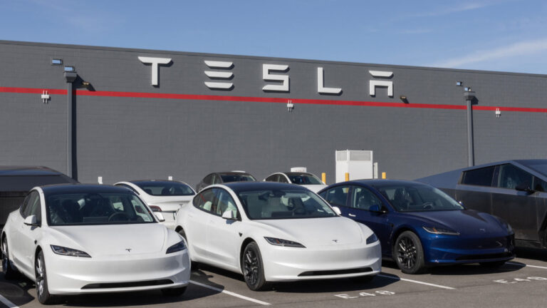 tesla-cinde-deepseeke-sarildi-WAUxKbIe.jpg