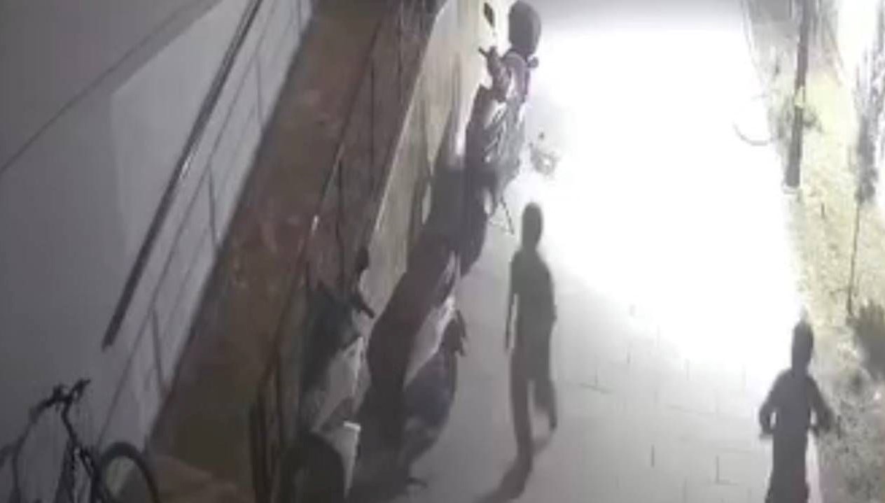 bisiklet hirsizligi iki cocugu kameralar goruntuledi FjZBHbhT