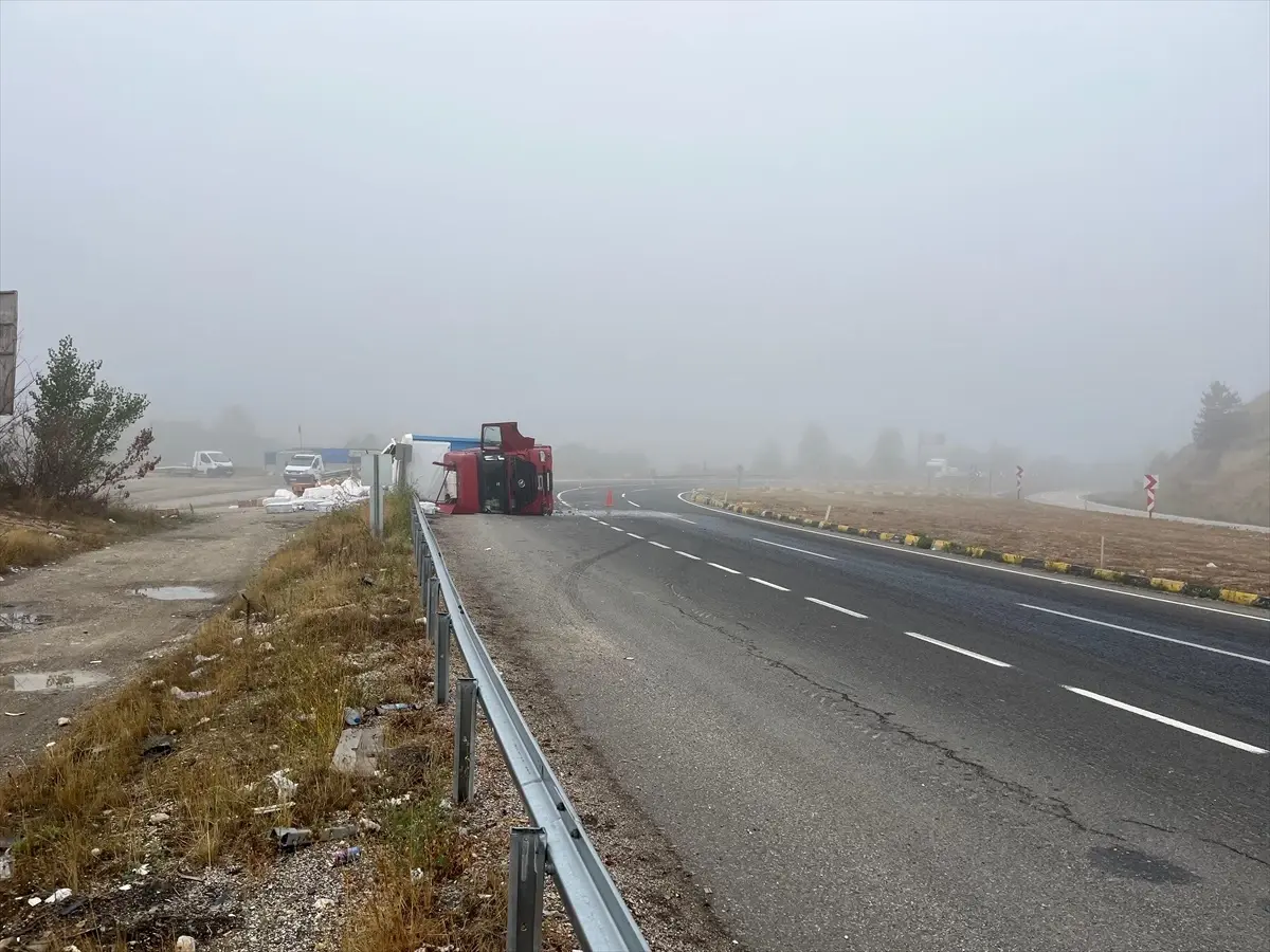 cerkeste tir devrildi surucu yaralandi AudidtbV