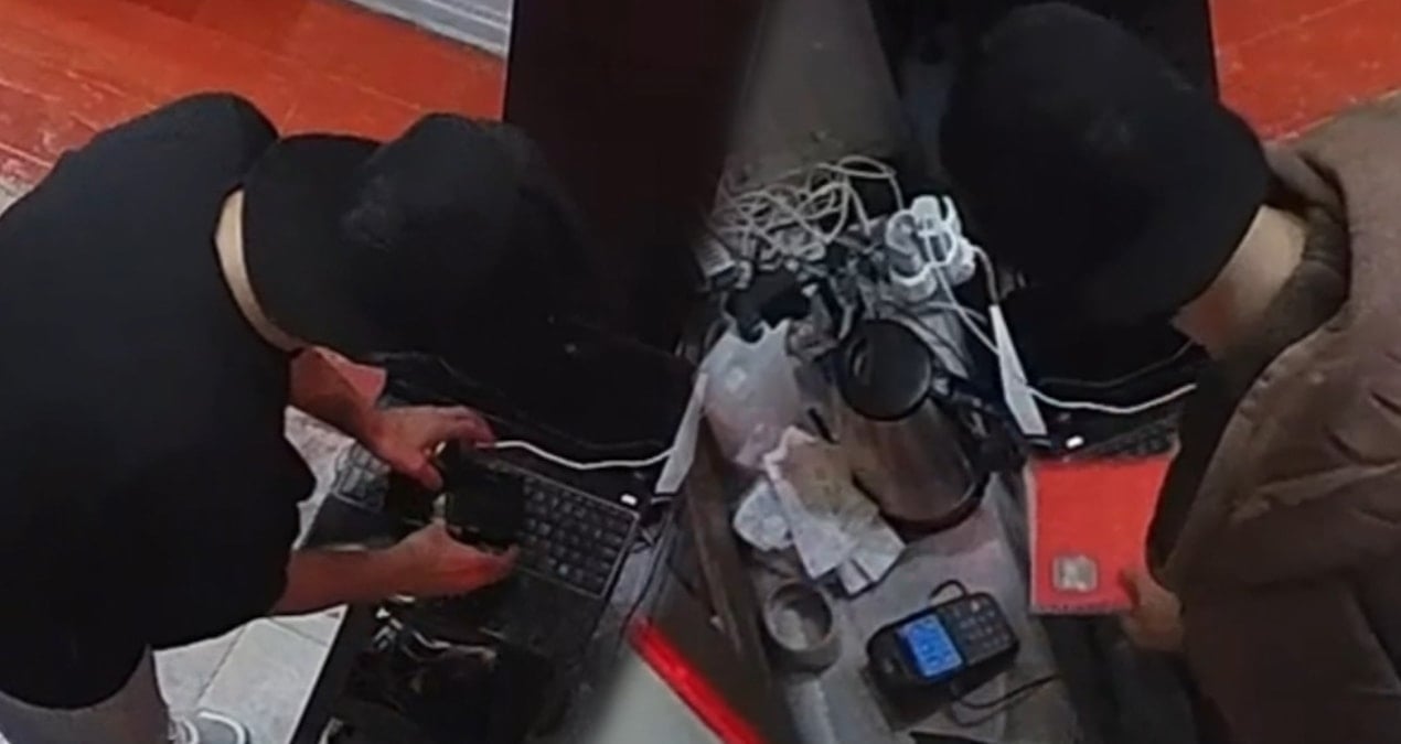 taksimde 1 ay once ise basladigi dukkani soydu sBExSwlU