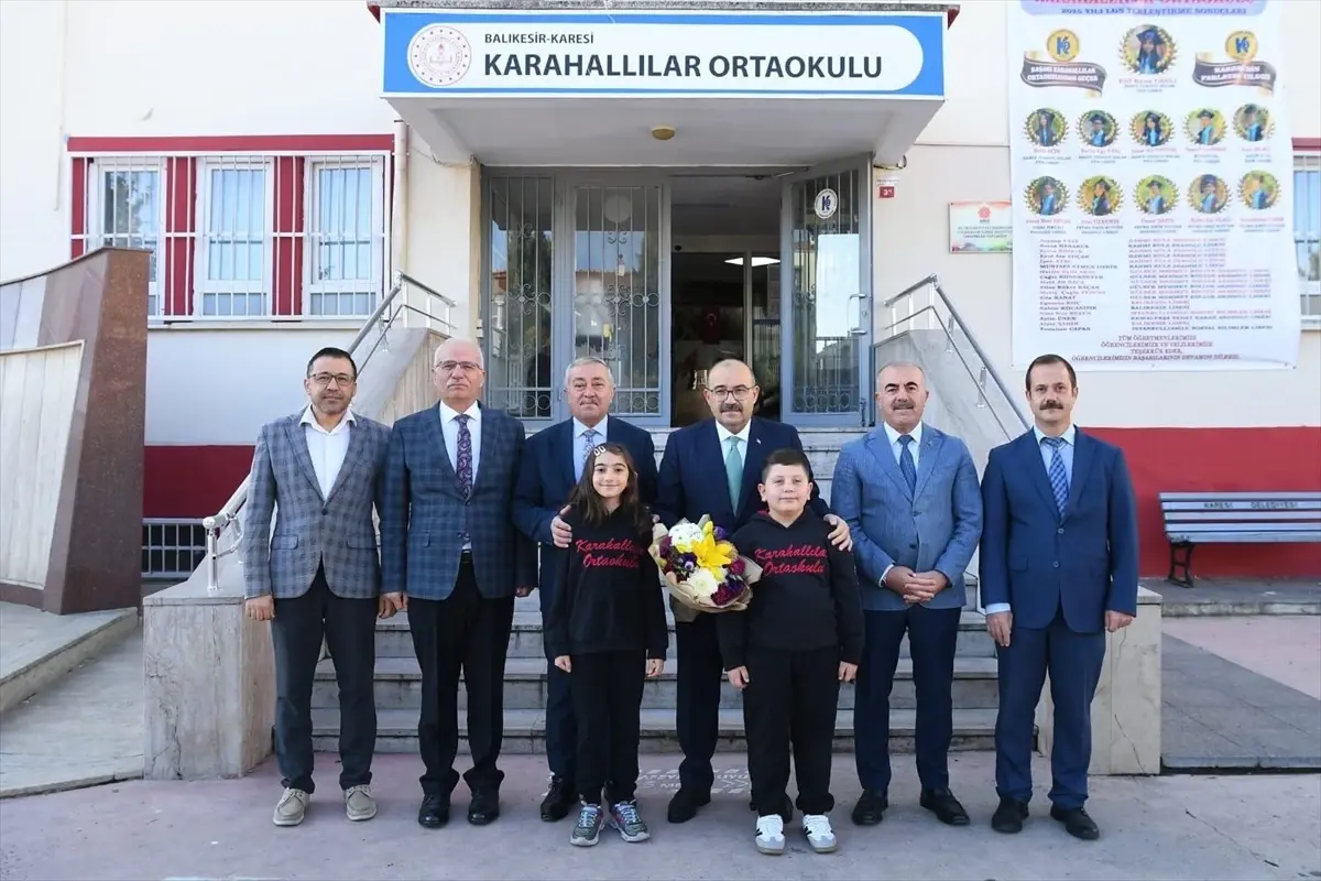 balikesir valisi ustaoglu karahallilar ortaokulunu ziyaret etti 2t8CvVfT.jpg
