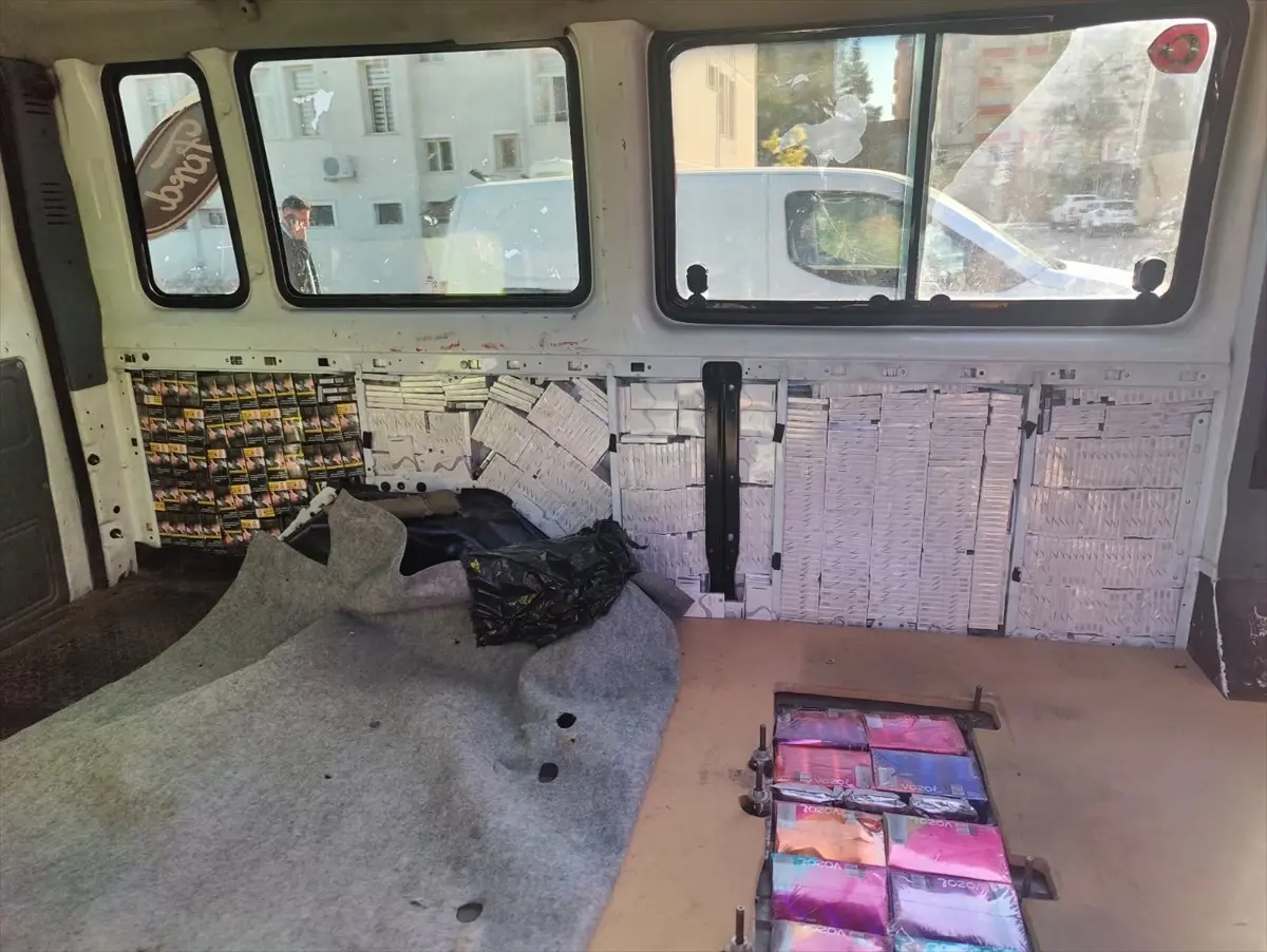 midyatta yolcu minibusunde 16 bin paket kacak sigara ele gecirildi K5nHRzsA.jpg