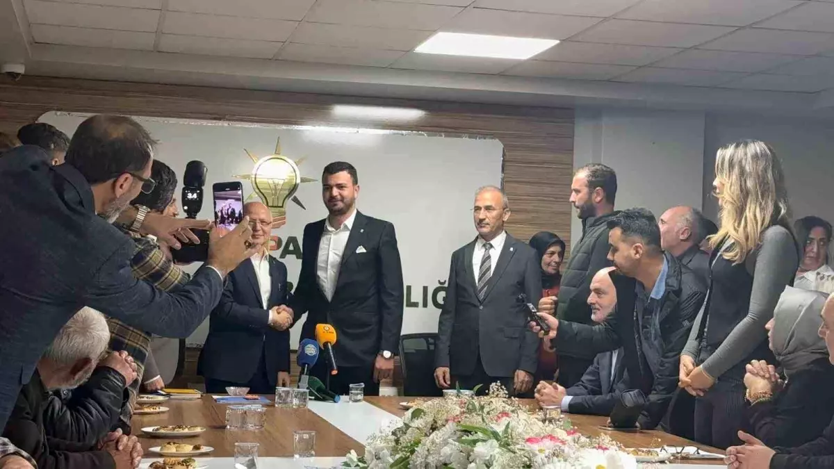 gemlikte ak partiye 800 yeni uye katildi dXO4wB1J.jpg