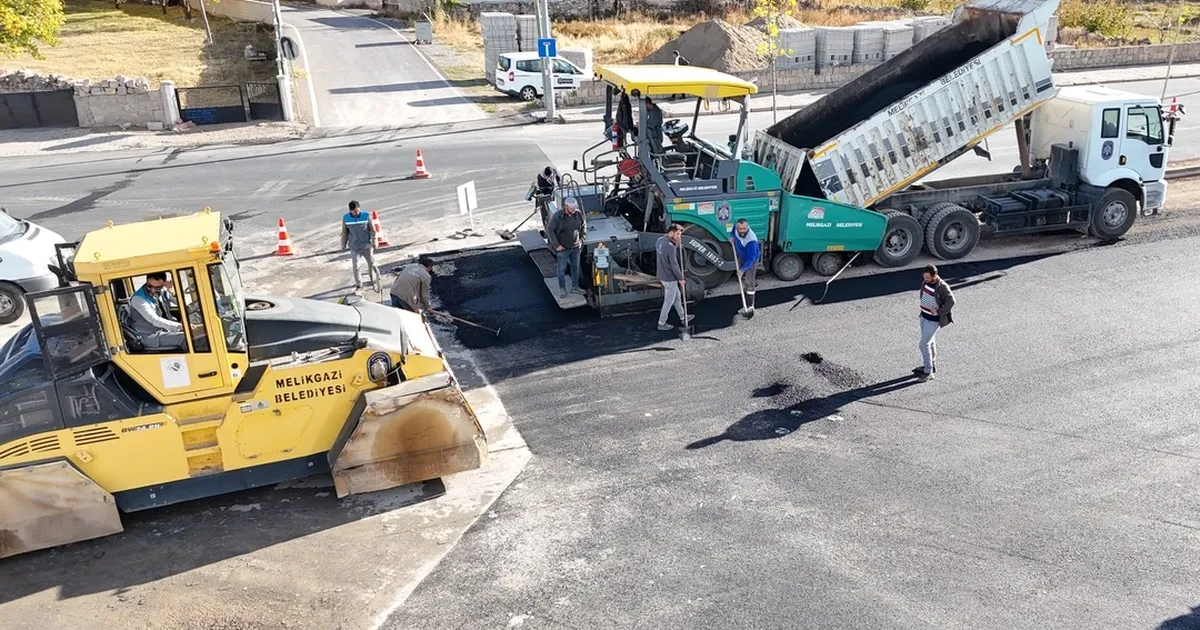 kayseri melikgazide tam gaz asfalt calismasi 1lZXEAEl.webp