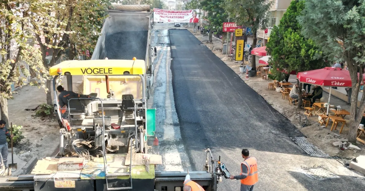 kocaeli zumrut sokakta asfalt ve aydinlatma hamlesi OyH9mYJq.webp