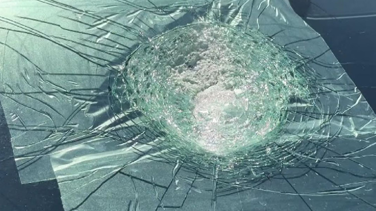 otobanda giden teslaya goktasi mi carpti A7GdZFar.jpg