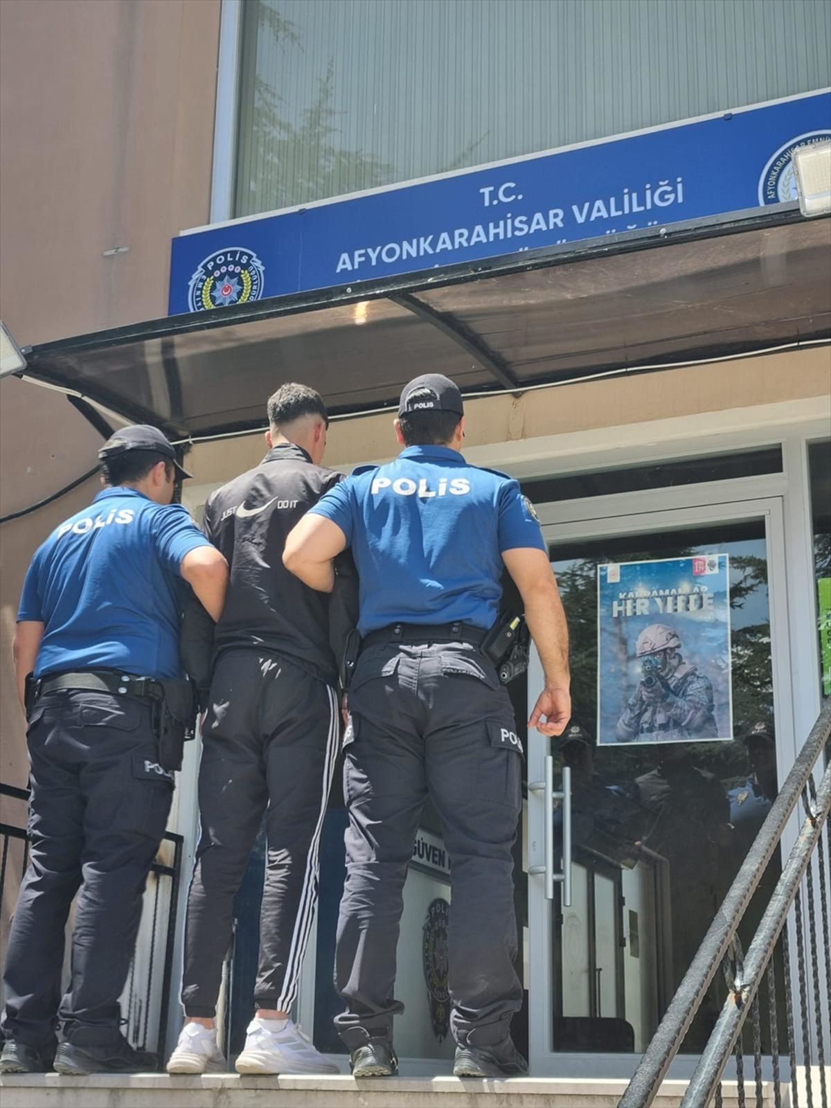 Bursa’da Şaşırtan Olay: Kurbanlık Boğa 6 Katlı Bina Terasında Kesildi