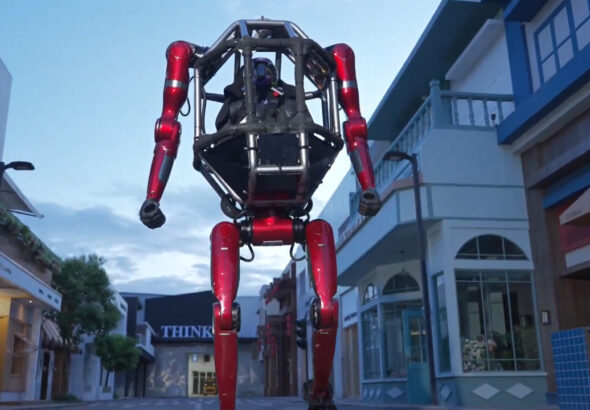 cinden-teknoloji-devrimi-insanli-dev-robotlar-sahneye-cikti-ar4ujd4u