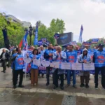 MEB Önünde Eğitim Emekçileri Diplomalarını Sergiledi