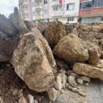 Acil Durum: Tokat’ta Sel Tehdidi! 15 Bin Kişi Tahliye Edildi ve Dev Kayalarla Set Oluşturuldu