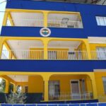 Hatayda fenerbahce apartmani 3 katli binayi bastan asagi sari laciverte boyadilar w2B28LvL